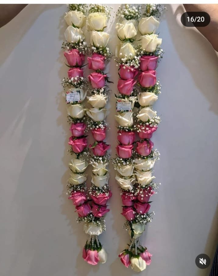 Trending Fresh Garland: Elegant Roses with Delicate Gypsophila